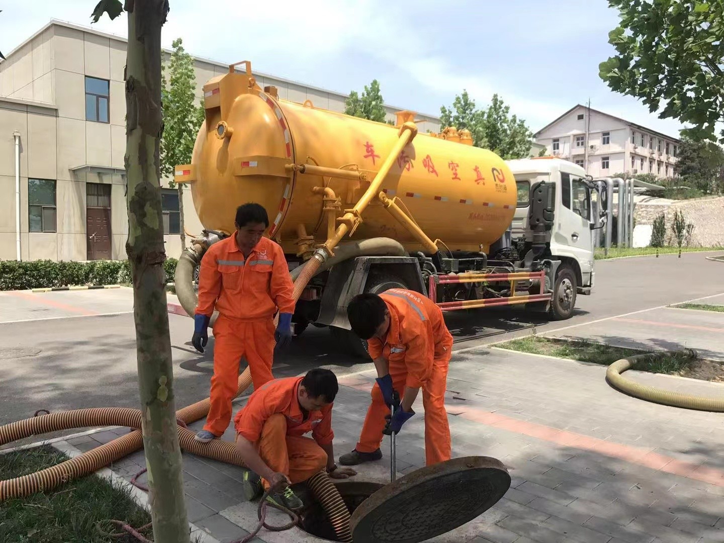 银川化粪池清理与5-8吨吸粪车施工效率分析